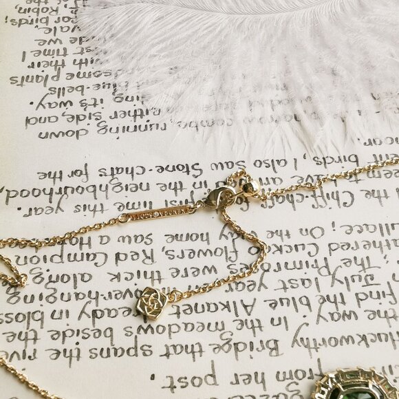 Kendra Scott Elisa Crystal Frame Short Necklace Gold Kelly Green Illusion - Picture 3 of 4